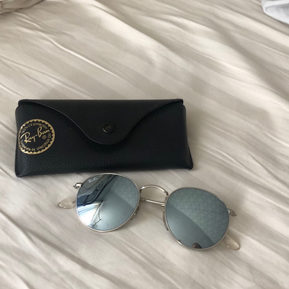 Silver reflective round Ray Bans